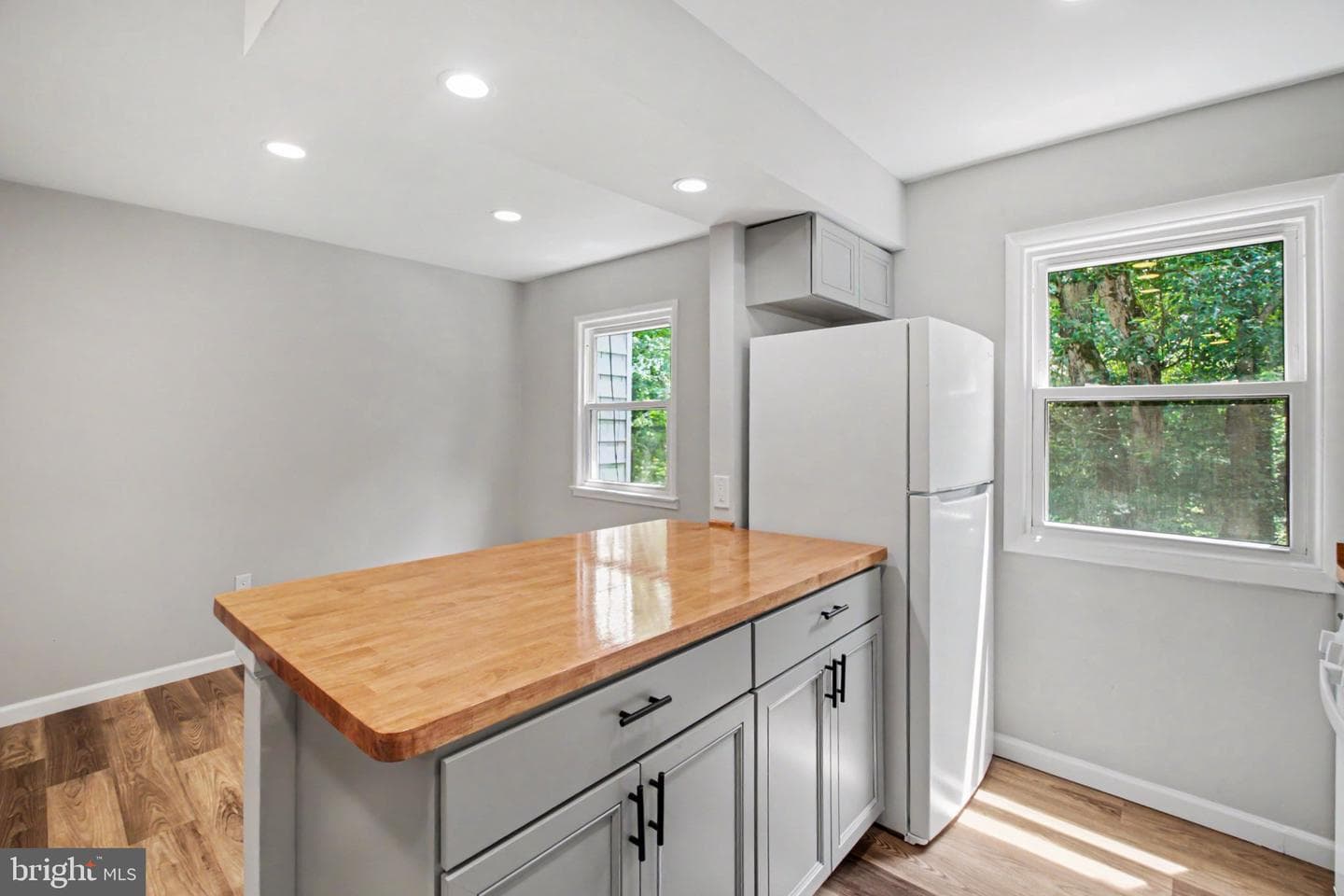 14658 Bakersfield Street photo 9