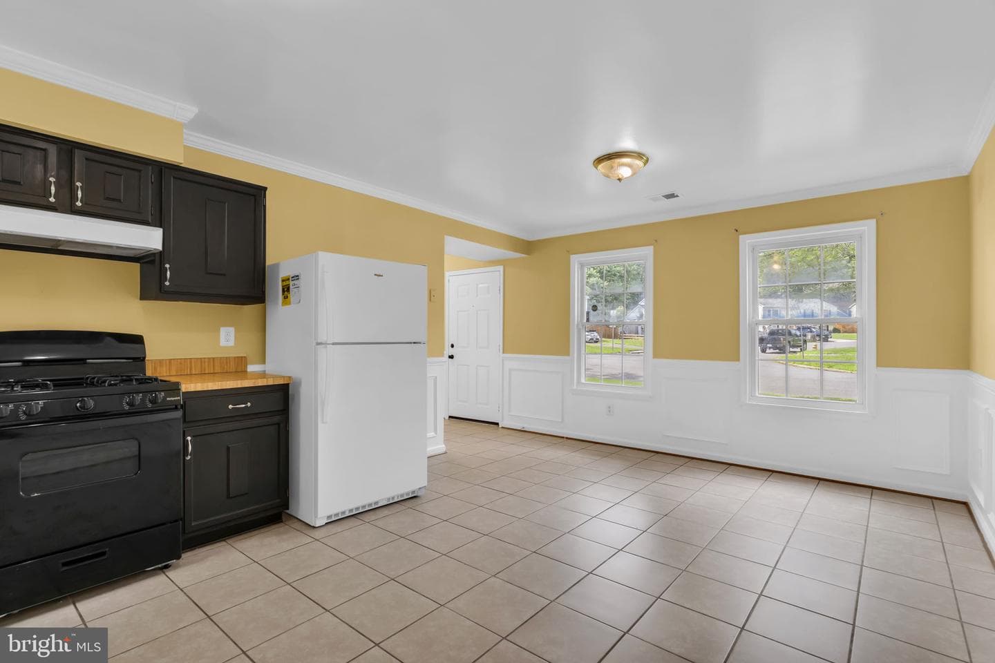 5566 Saint Charles Drive photo 10