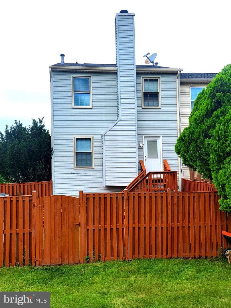 8521 Charnwood Court photo 4