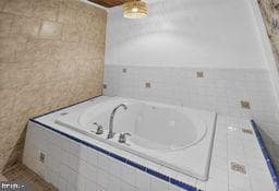 9601 Greenview Lane photo 16