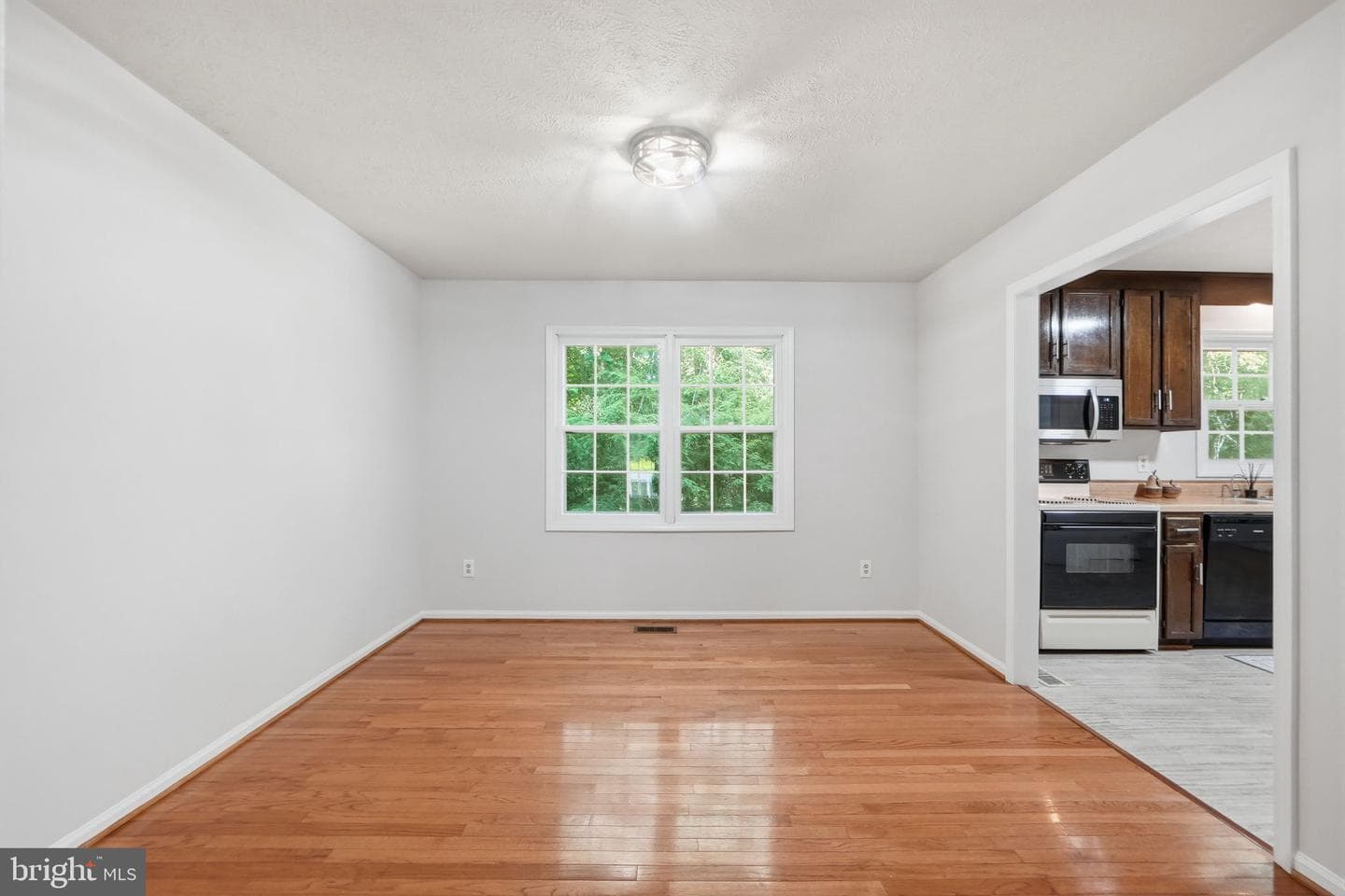 6090 River Forest Drive photo 8
