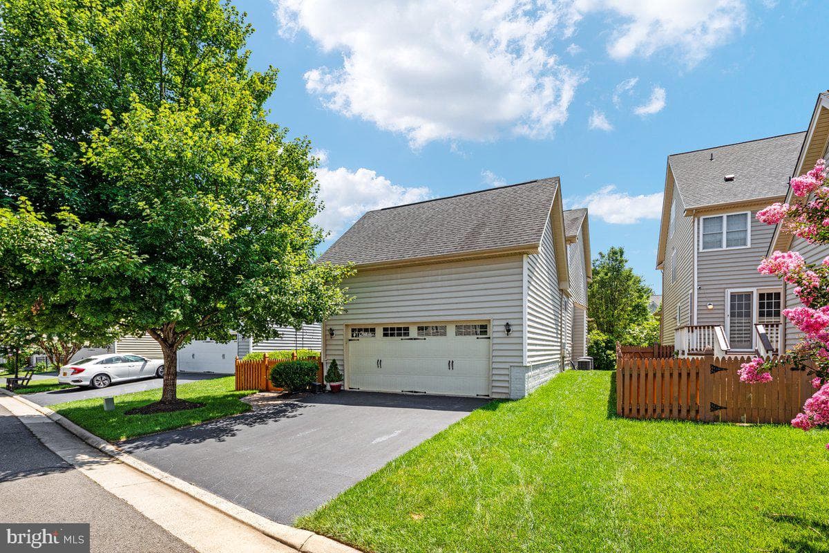 15610 Admiral Baker Circle photo 42
