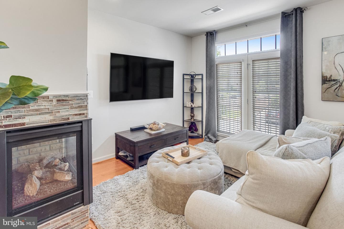 1567 Renate Drive photo 4
