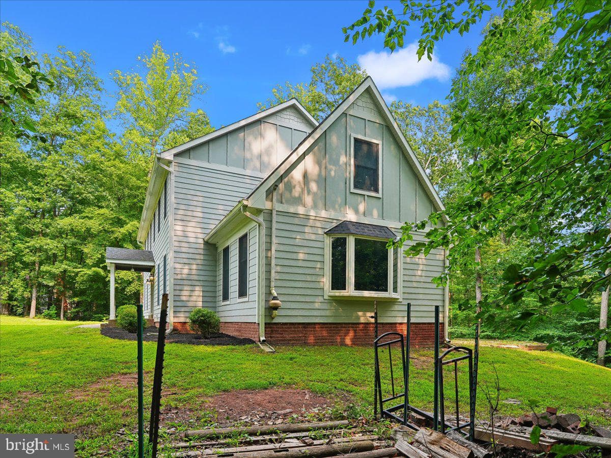 8253 Honeysuckle Road photo 15