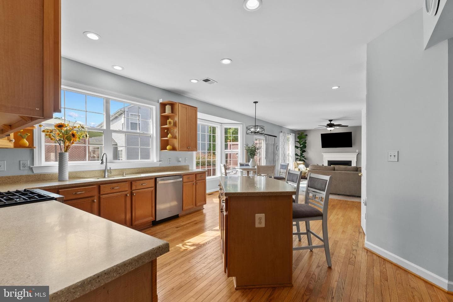 6000 Lyceum Lane photo 11