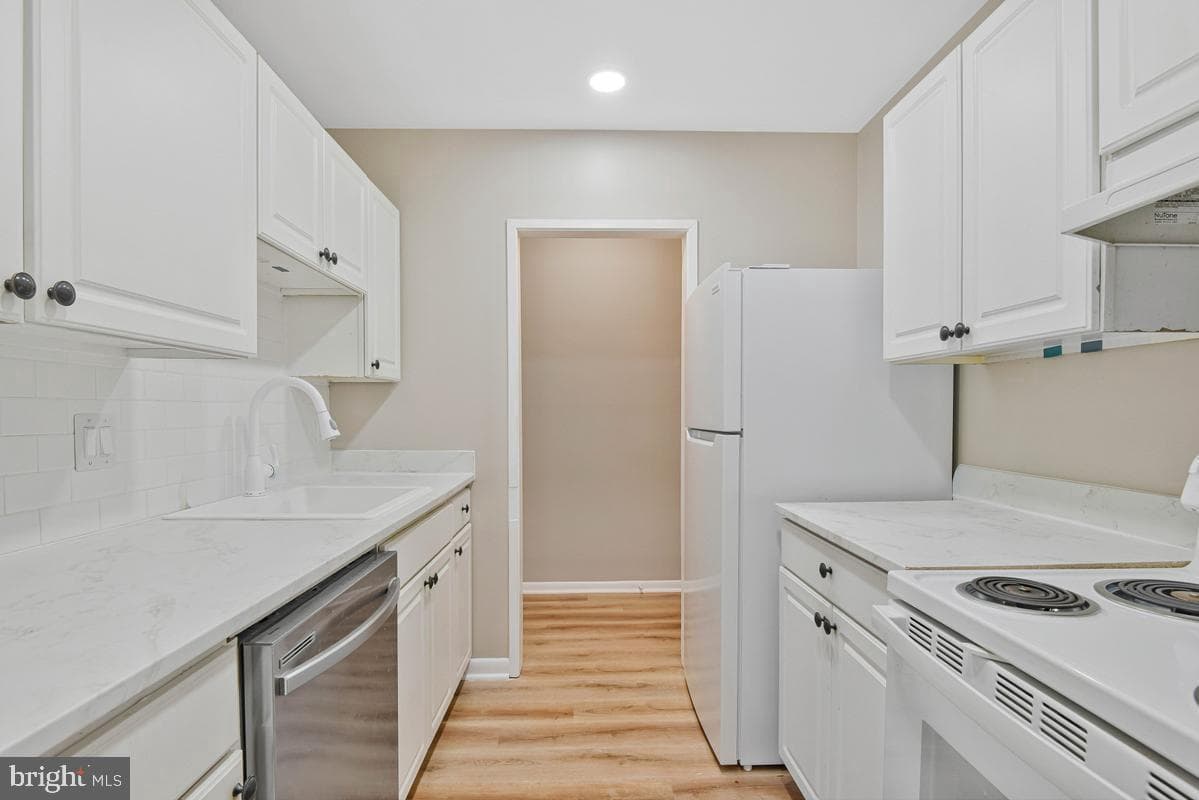 7589 Margate Court #201 photo 8