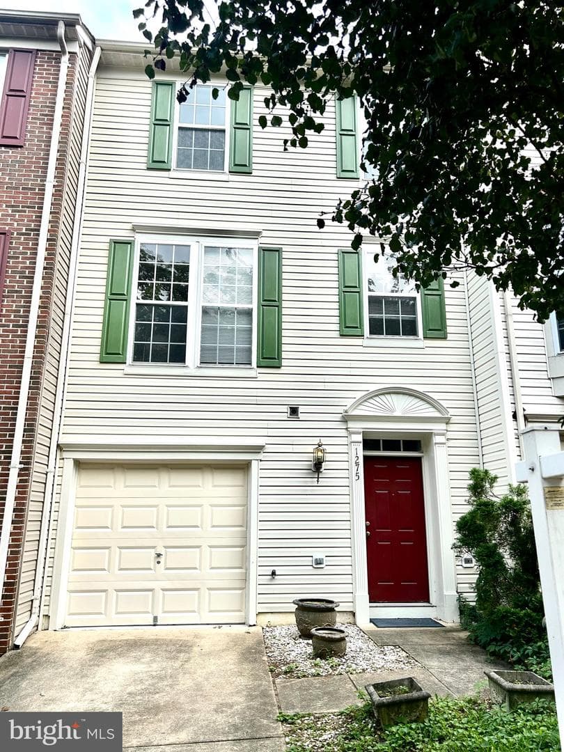 1275 Corbett Place photo 1