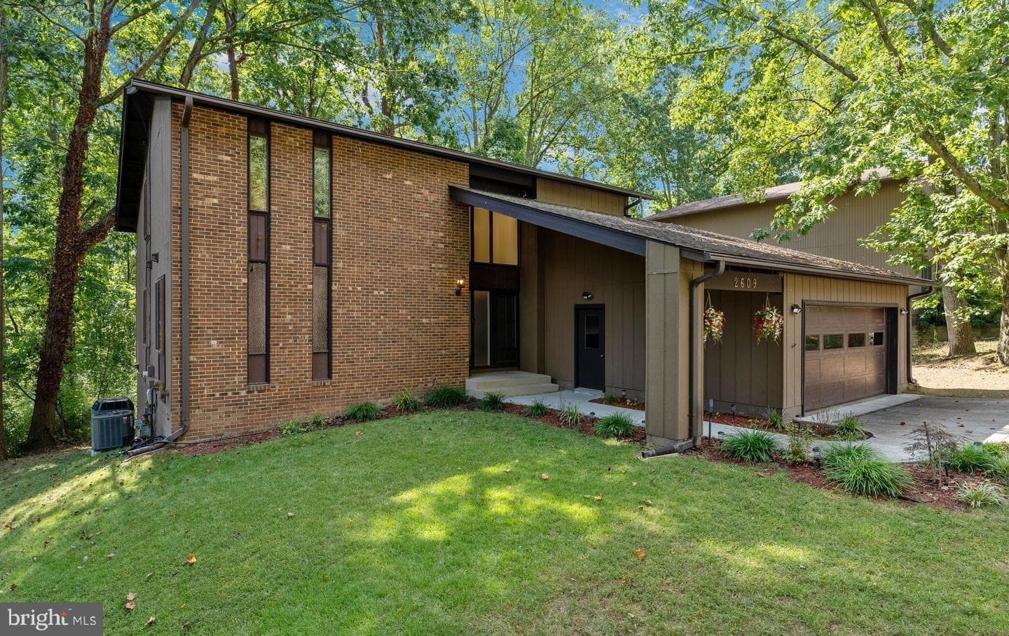 2609 Woodfern Court photo 1