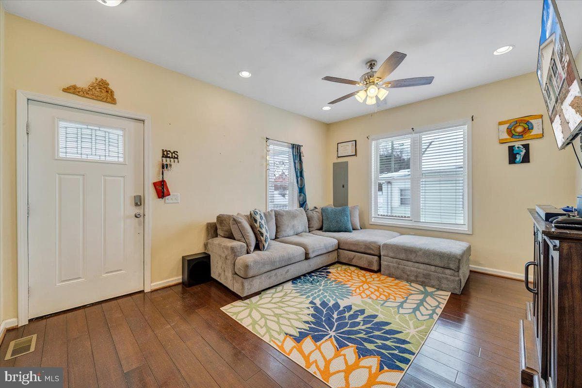 4711 Surrey Avenue NW photo 4