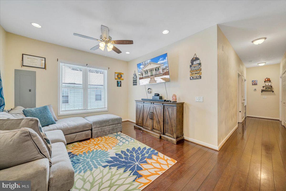 4711 Surrey Avenue NW photo 5