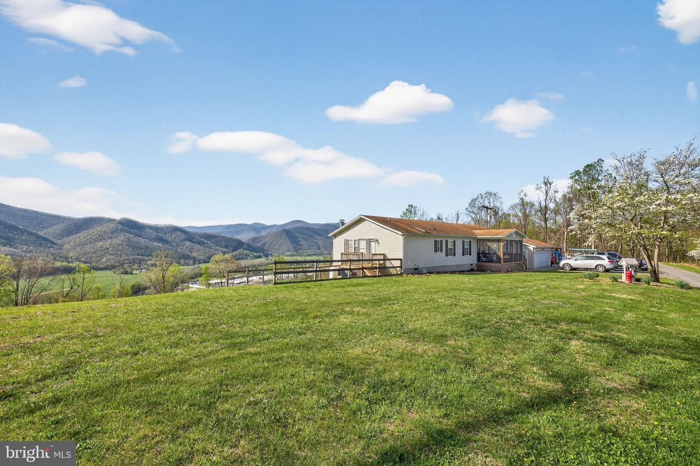 355 Clan Alpine Way photo 3