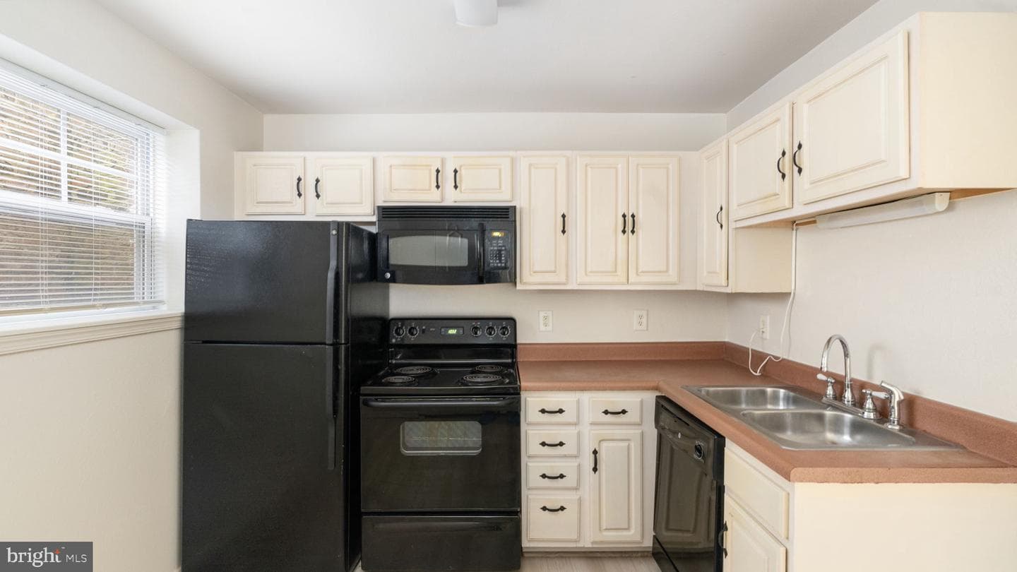 3522 E Richmond Road #106 photo 12