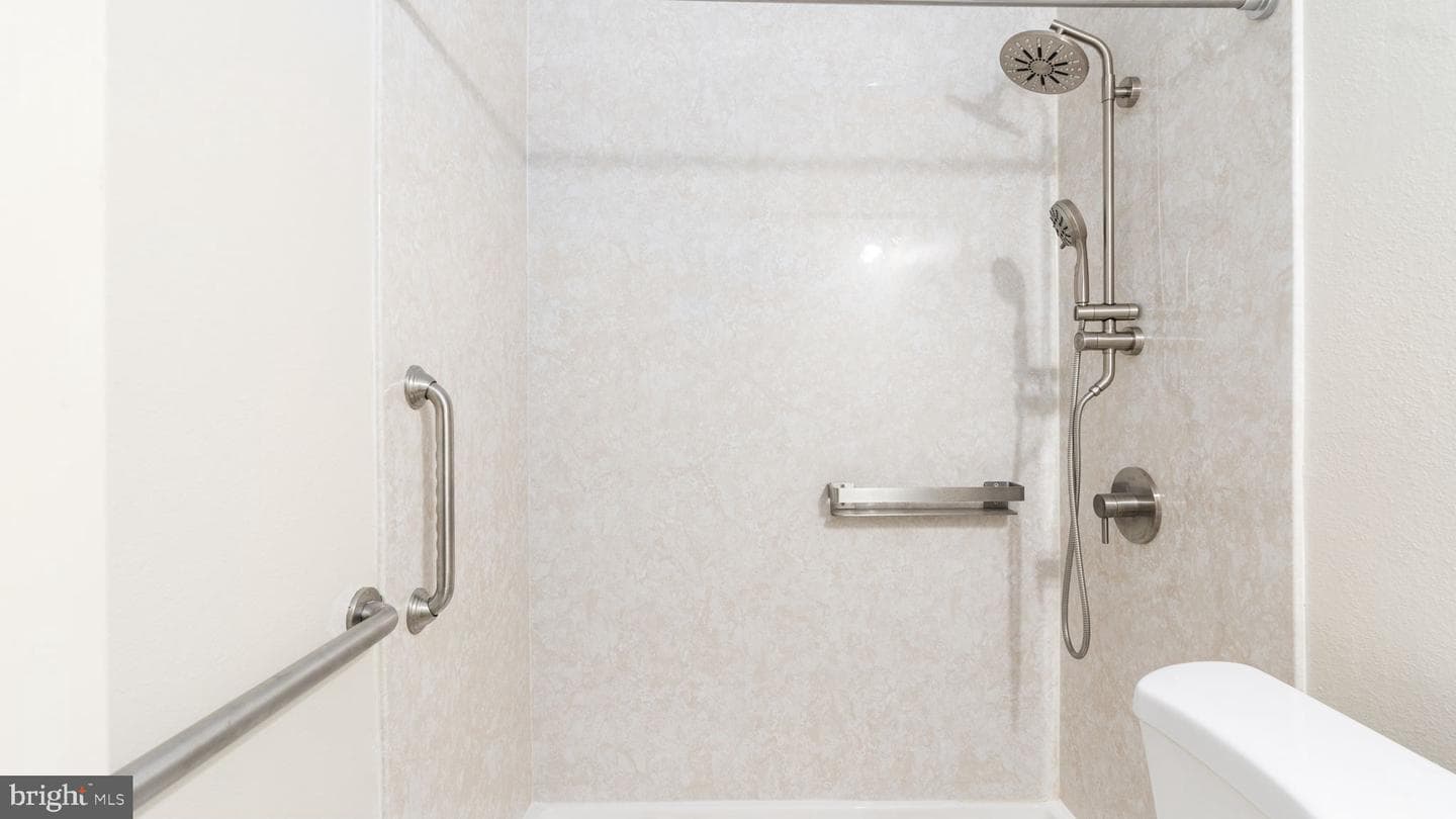 3522 E Richmond Road #106 photo 18