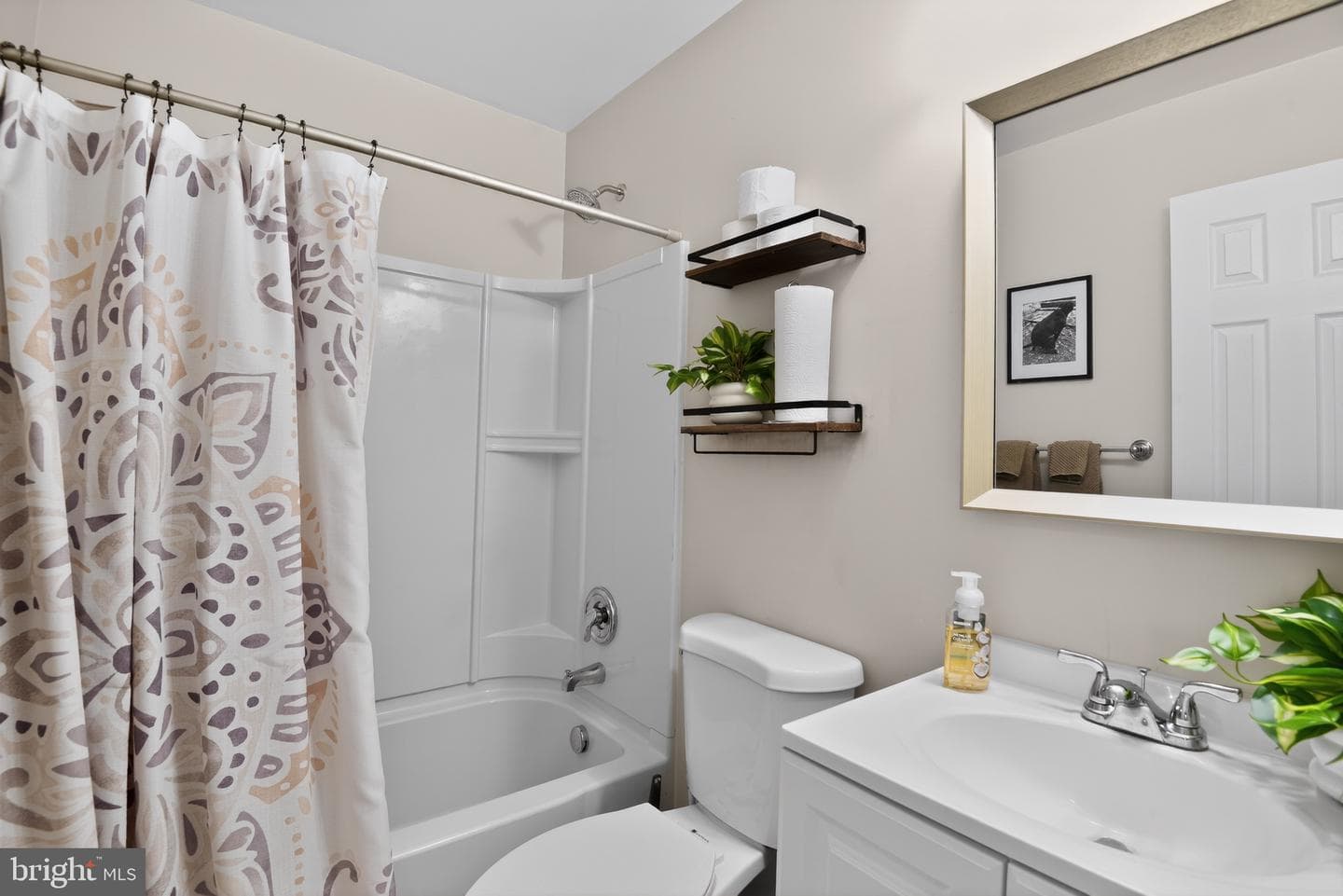 2012 Newbourne Street photo 24