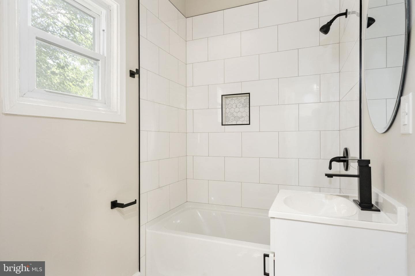 238 E 36th Street photo 21