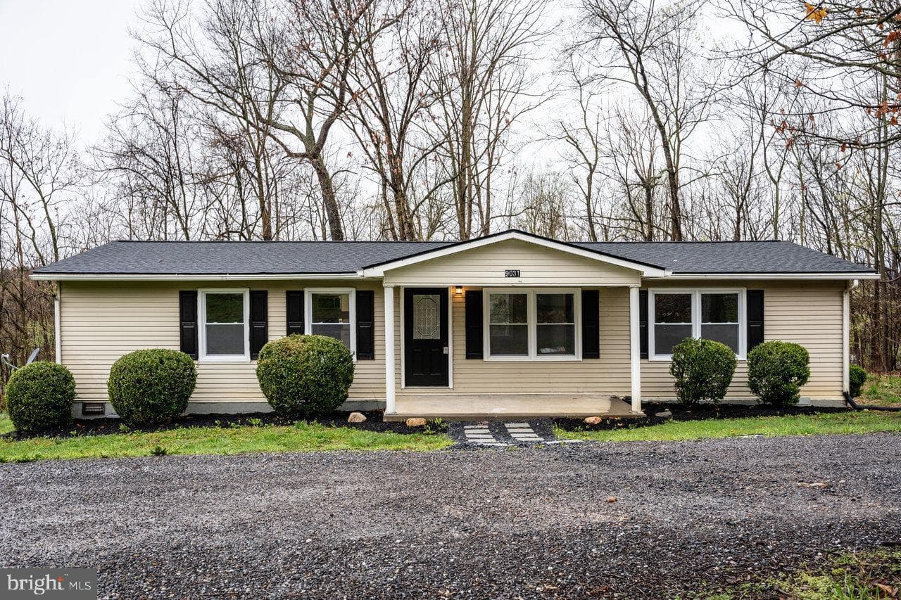 9031 Dolphin Lane photo 2