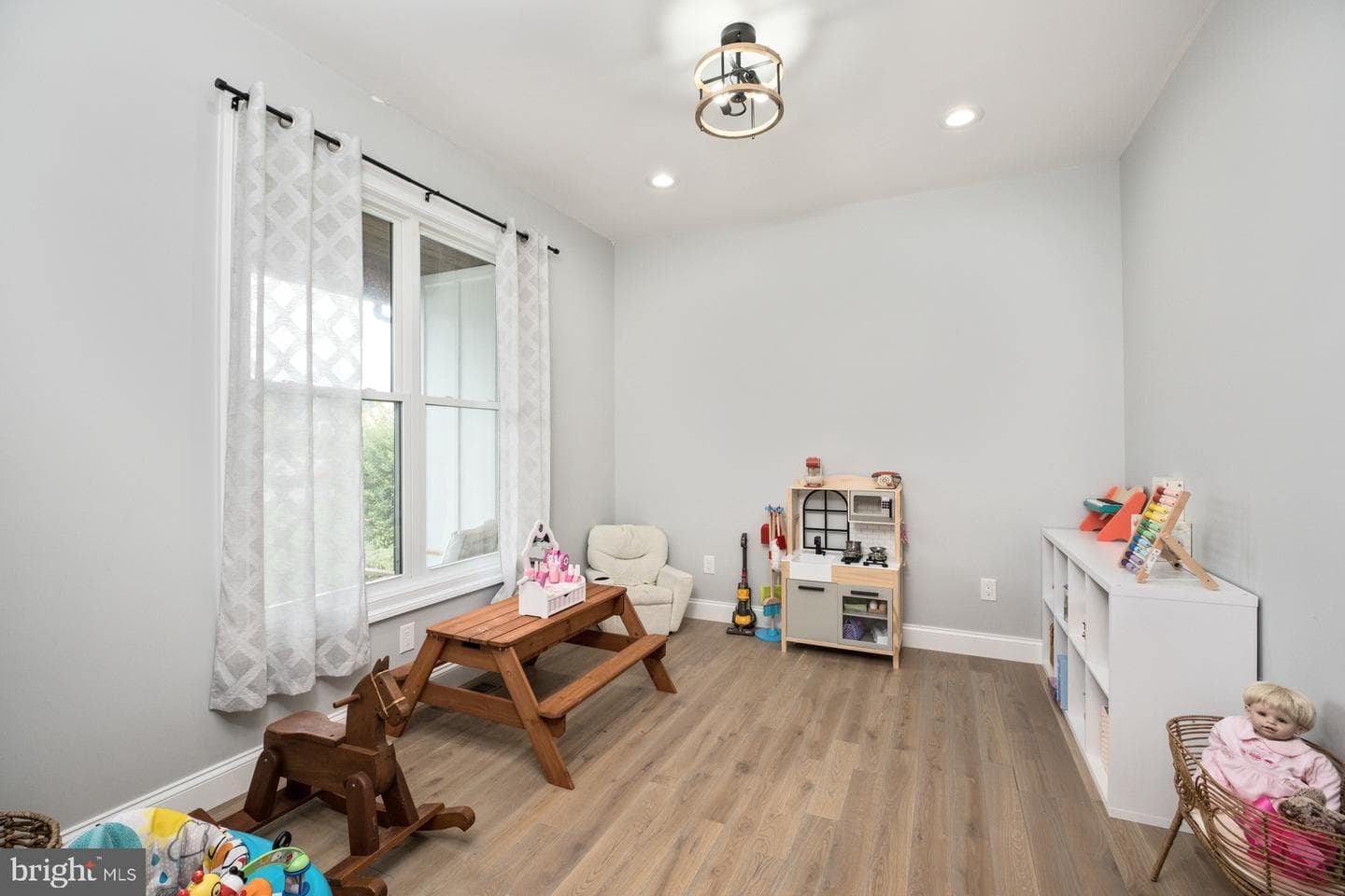 303 Bartley Street photo 19