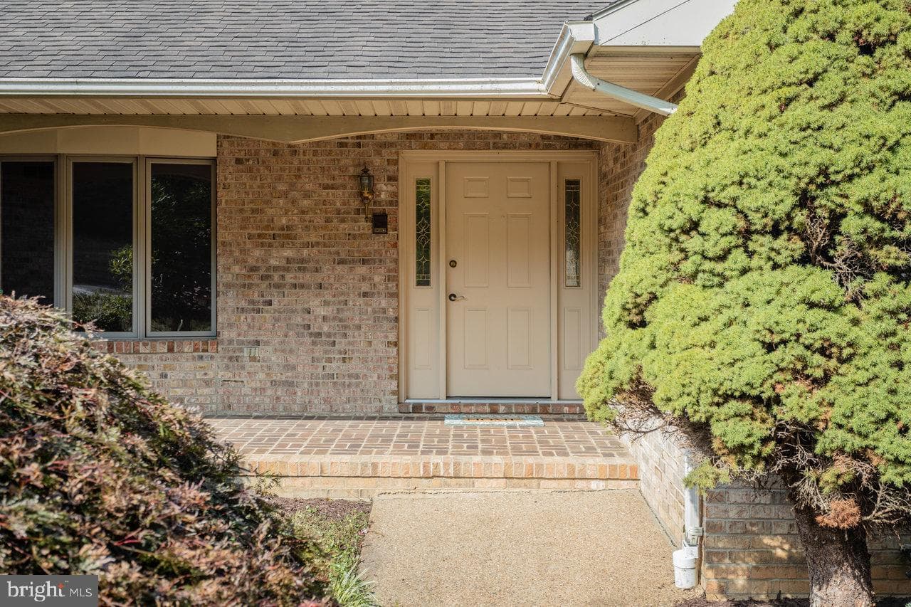 624 Erickson Avenue photo 3