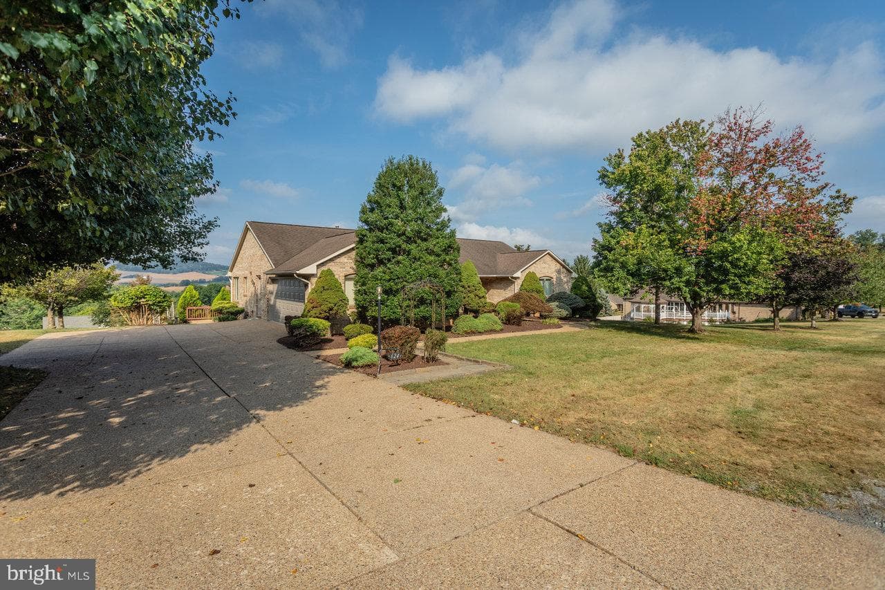 624 Erickson Avenue photo 77