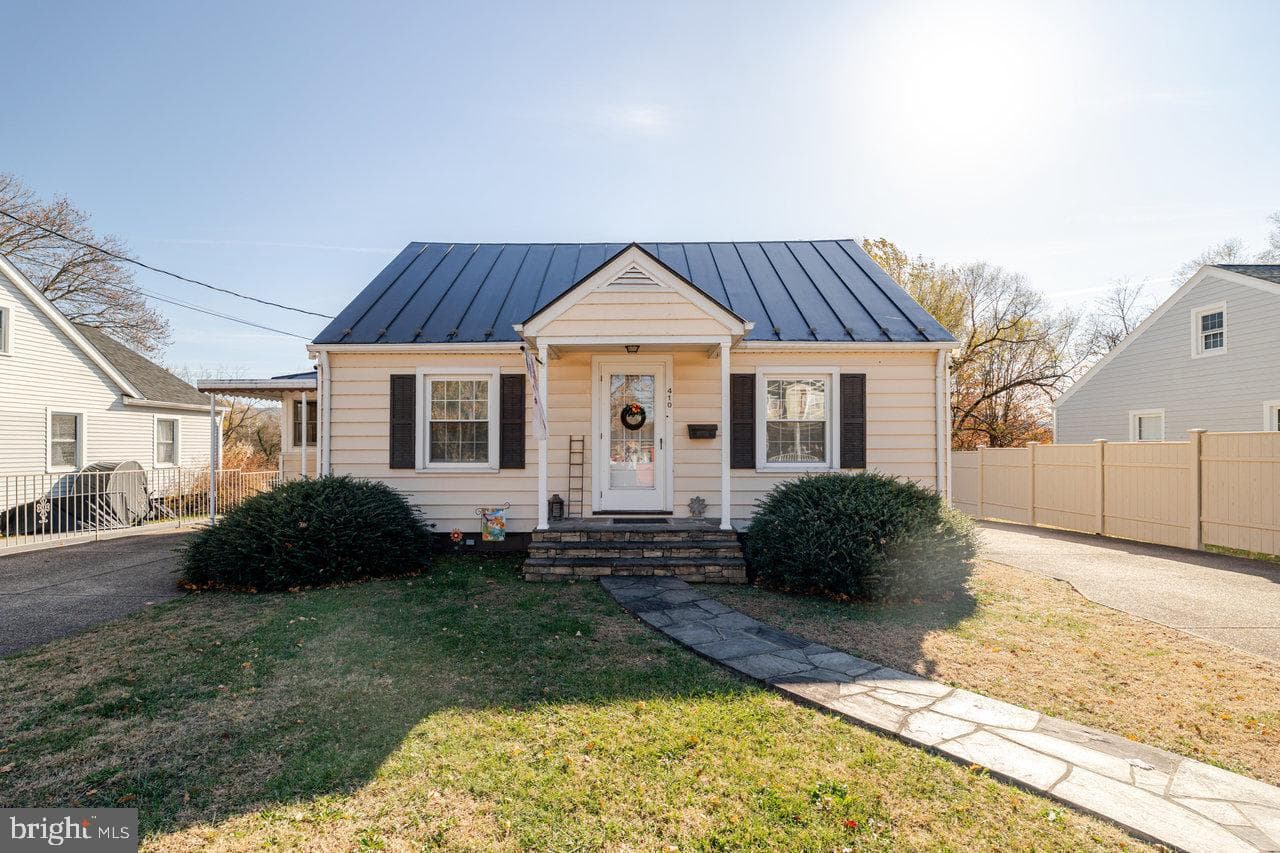 410 E East Rockingham Street photo 1