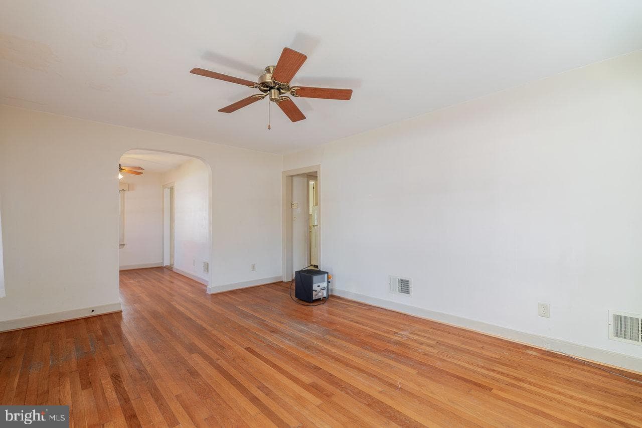 410 E East Rockingham Street photo 8