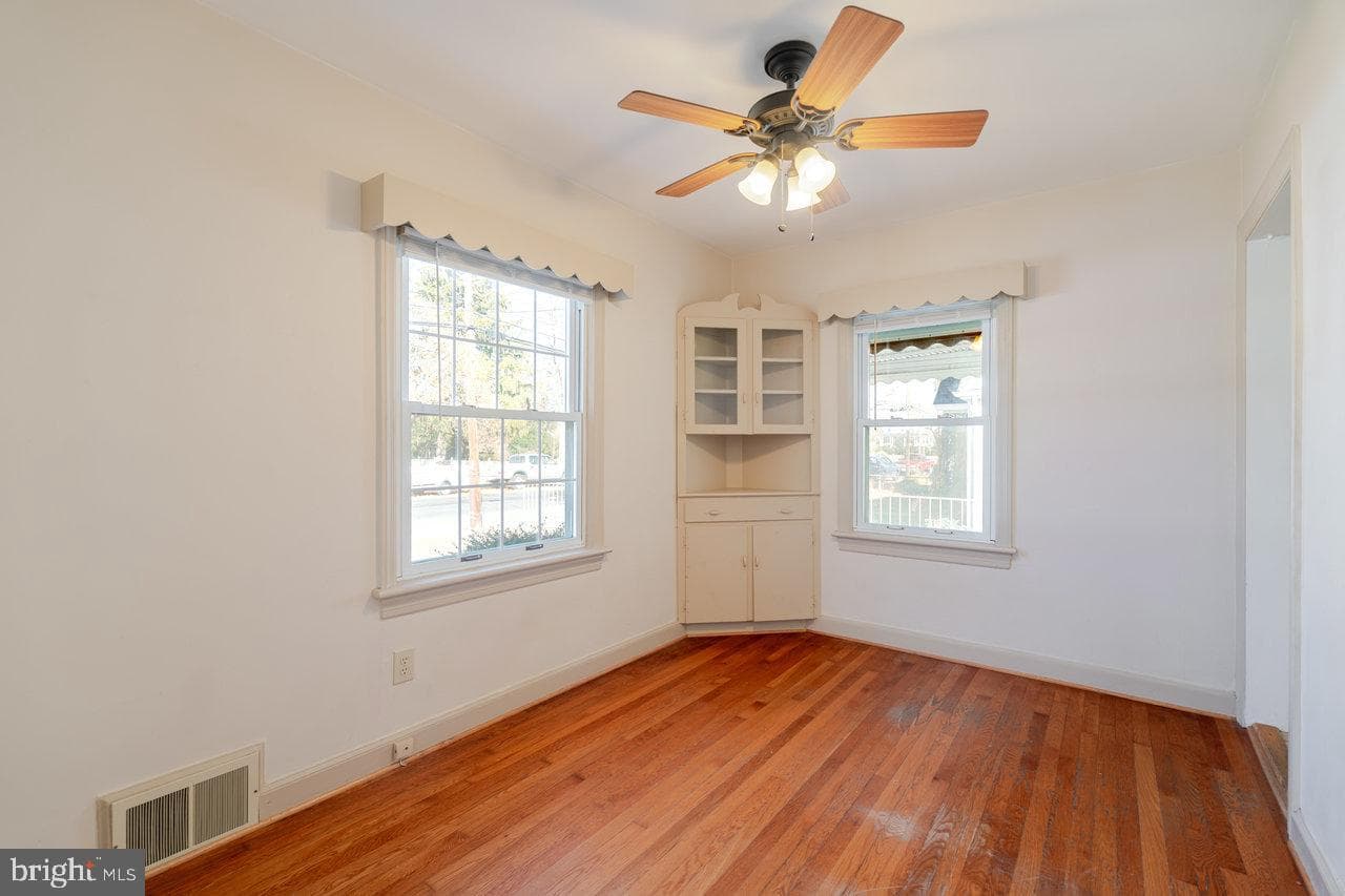 410 E East Rockingham Street photo 9