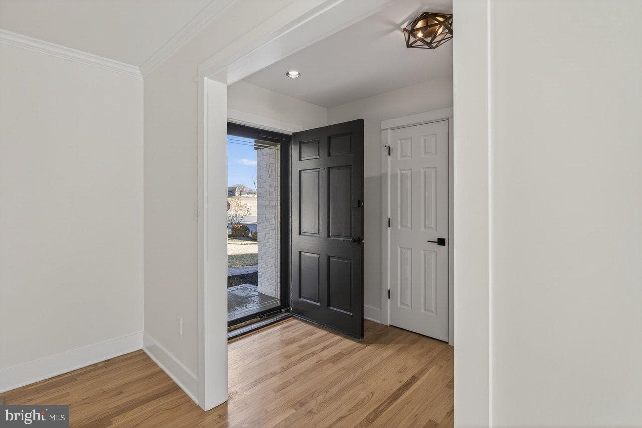 4634 Shen Lake Drive photo 4