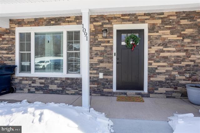 1091 Bluemoon Drive photo 2