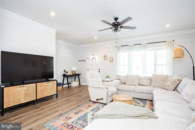 1091 Bluemoon Drive photo 4