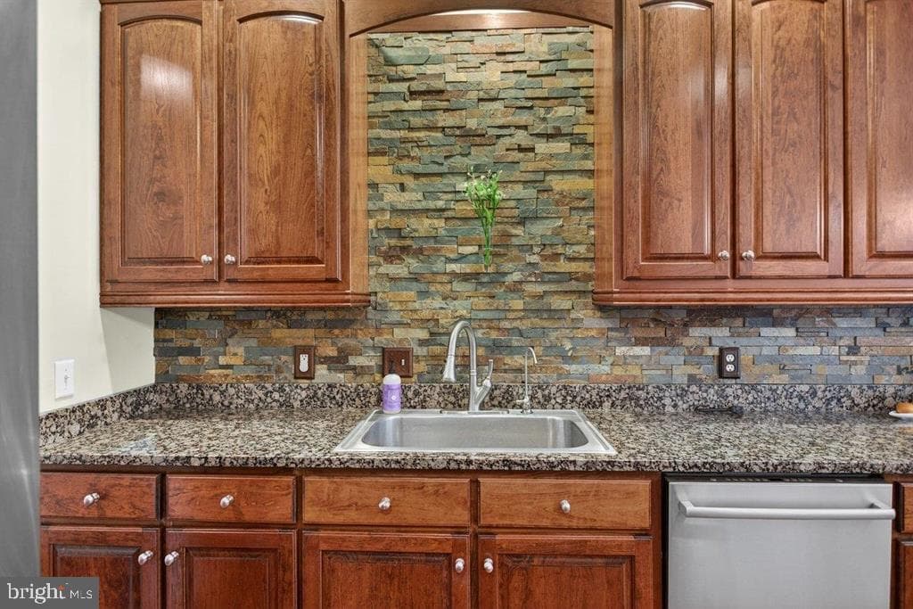580 Regiment Road photo 13