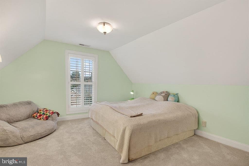 580 Regiment Road photo 49
