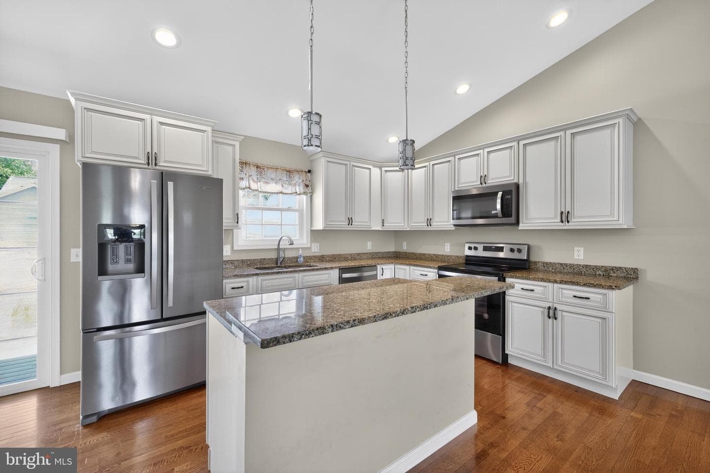 108 Augusta Avenue photo 3