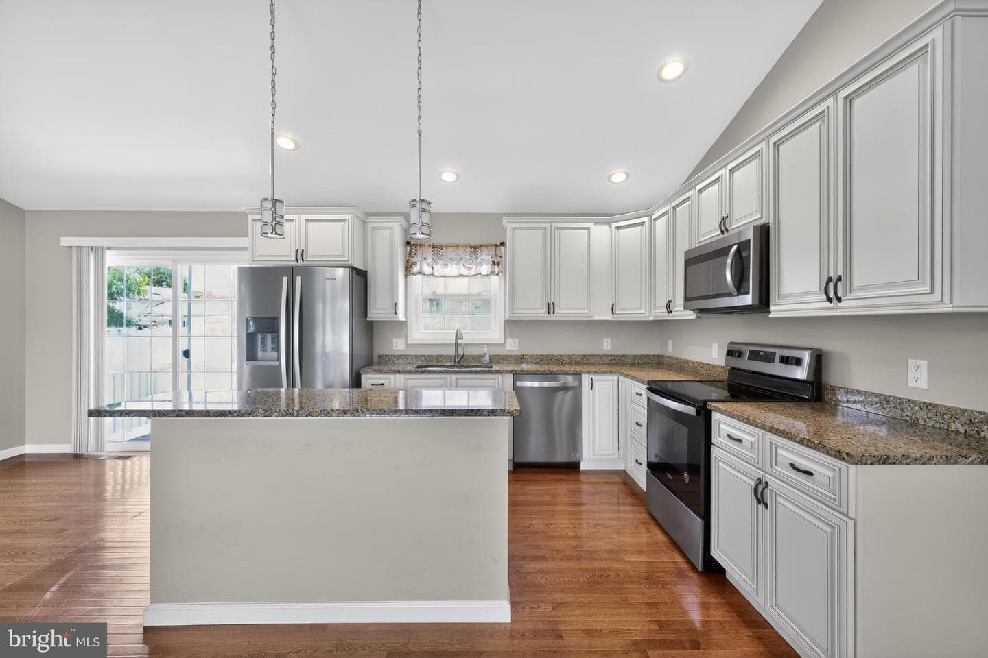 108 Augusta Avenue photo 4