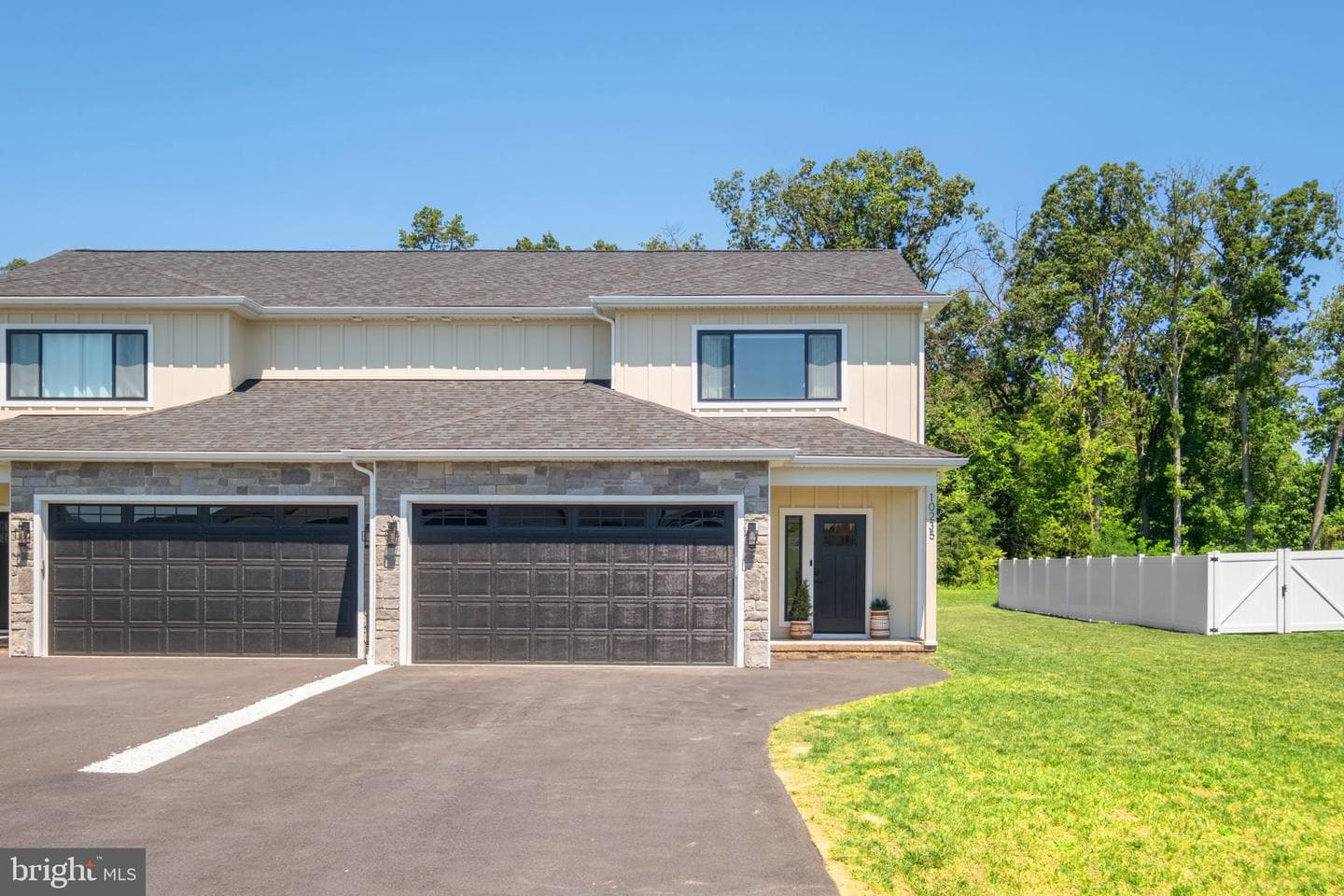 10235 Dalmatian Drive photo 1