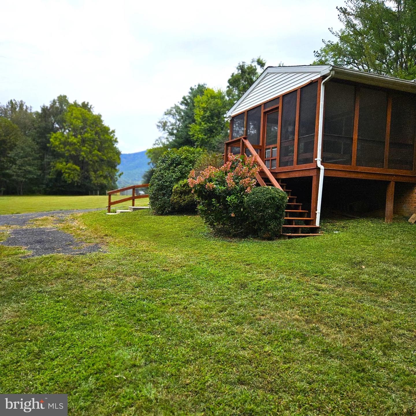 7 Skyline Lane photo 13