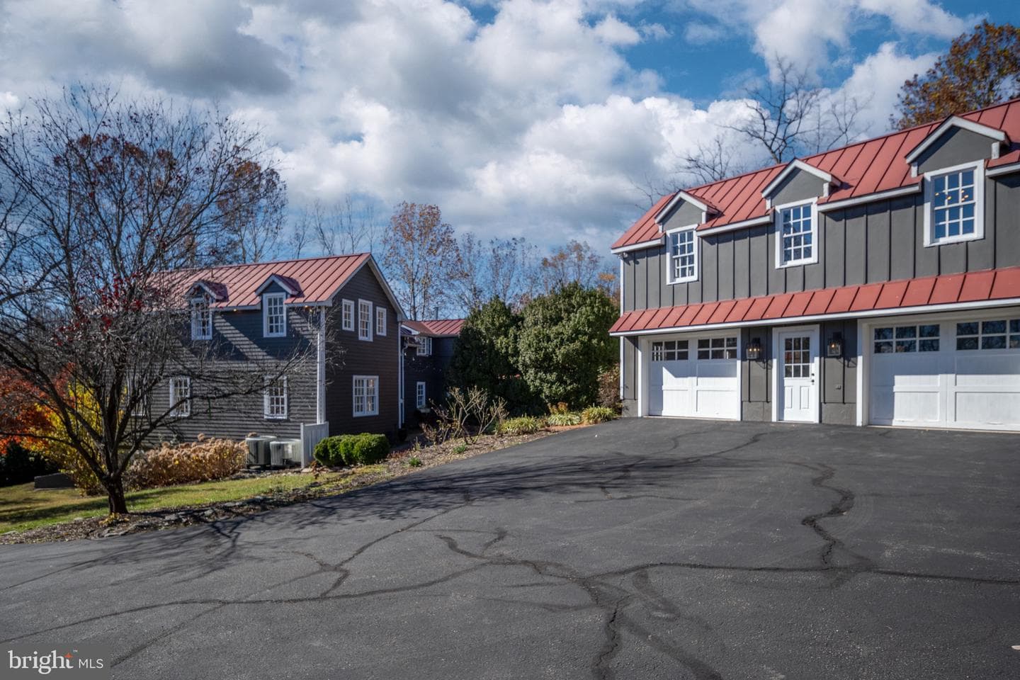 560 Richmond Road photo 105