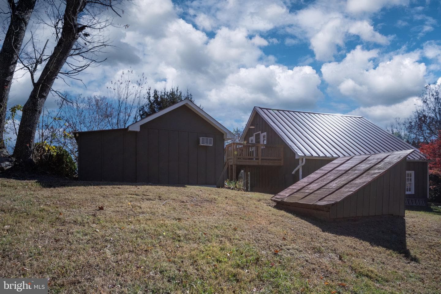 560 Richmond Road photo 118