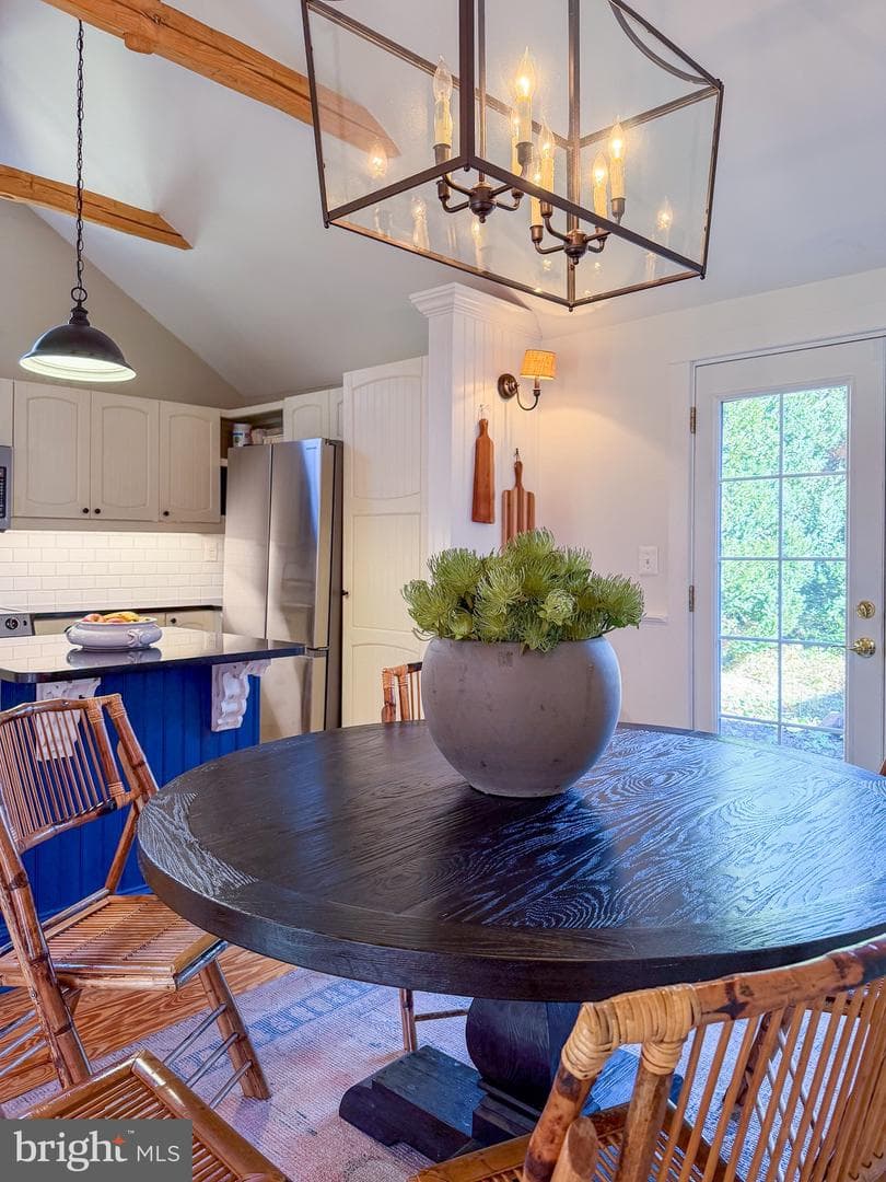560 Richmond Road photo 22