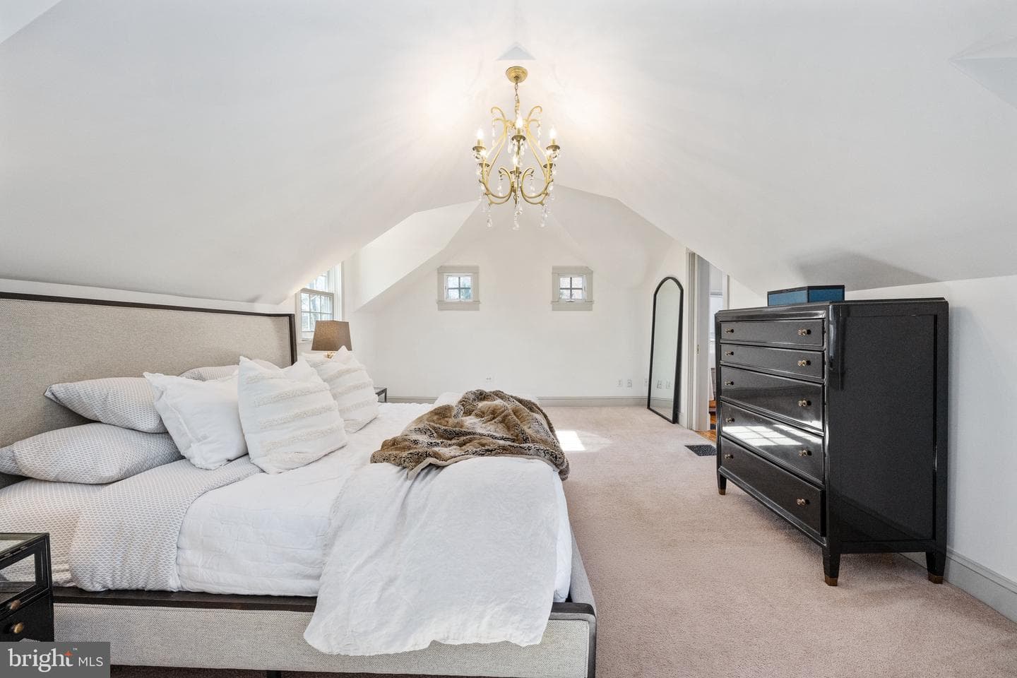 560 Richmond Road photo 58