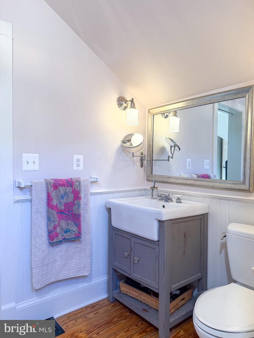 560 Richmond Road photo 62