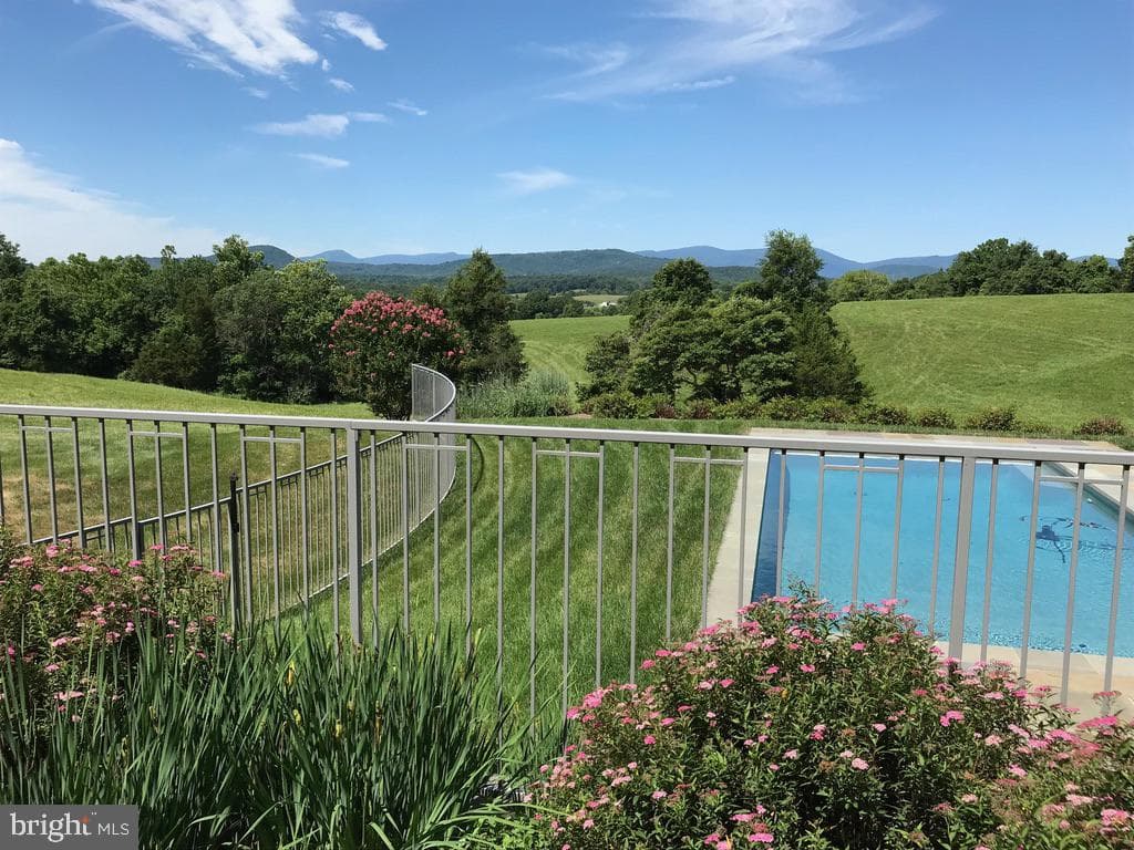 643 Richmond Road photo 40