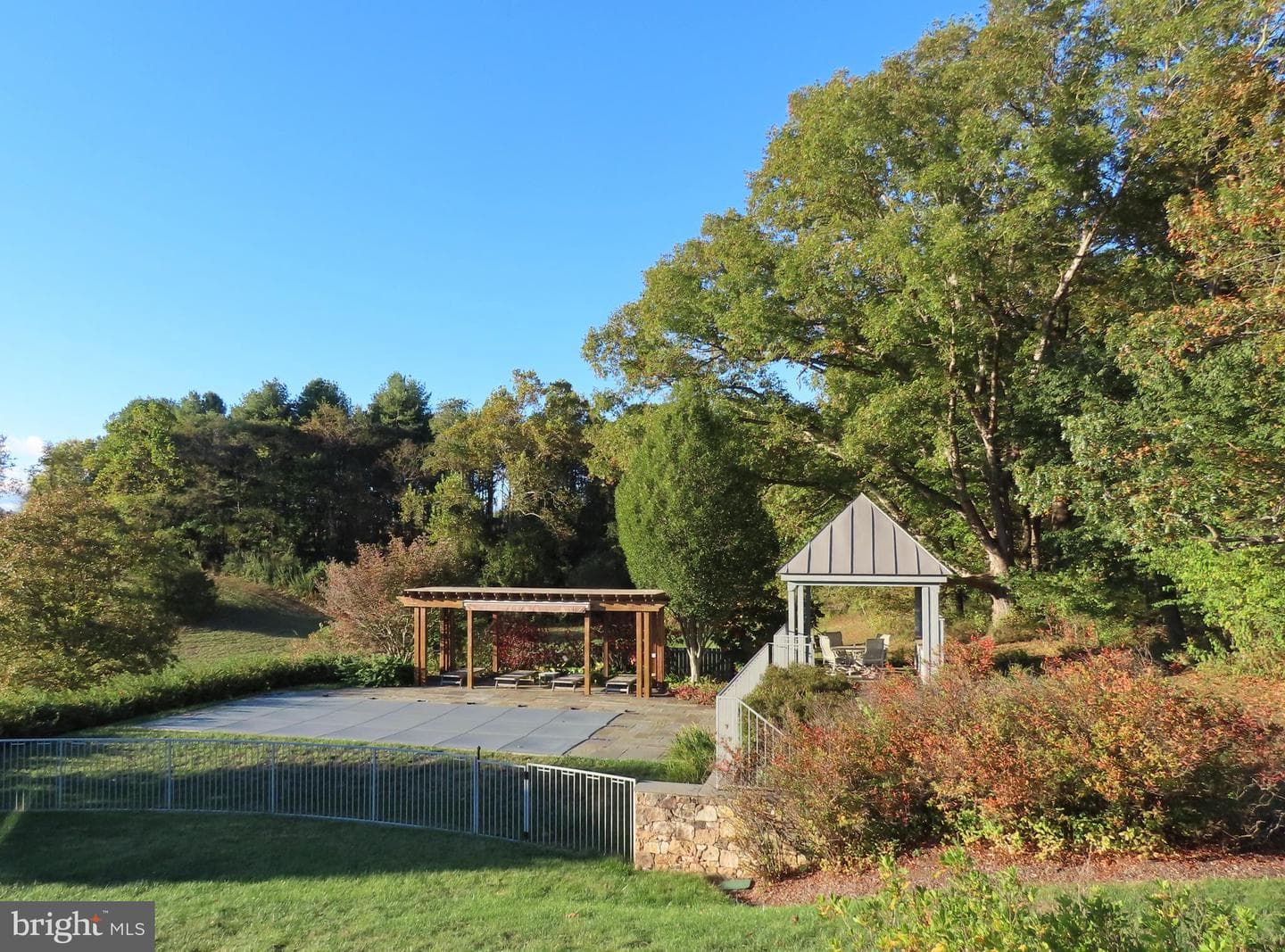 643 Richmond Road photo 41