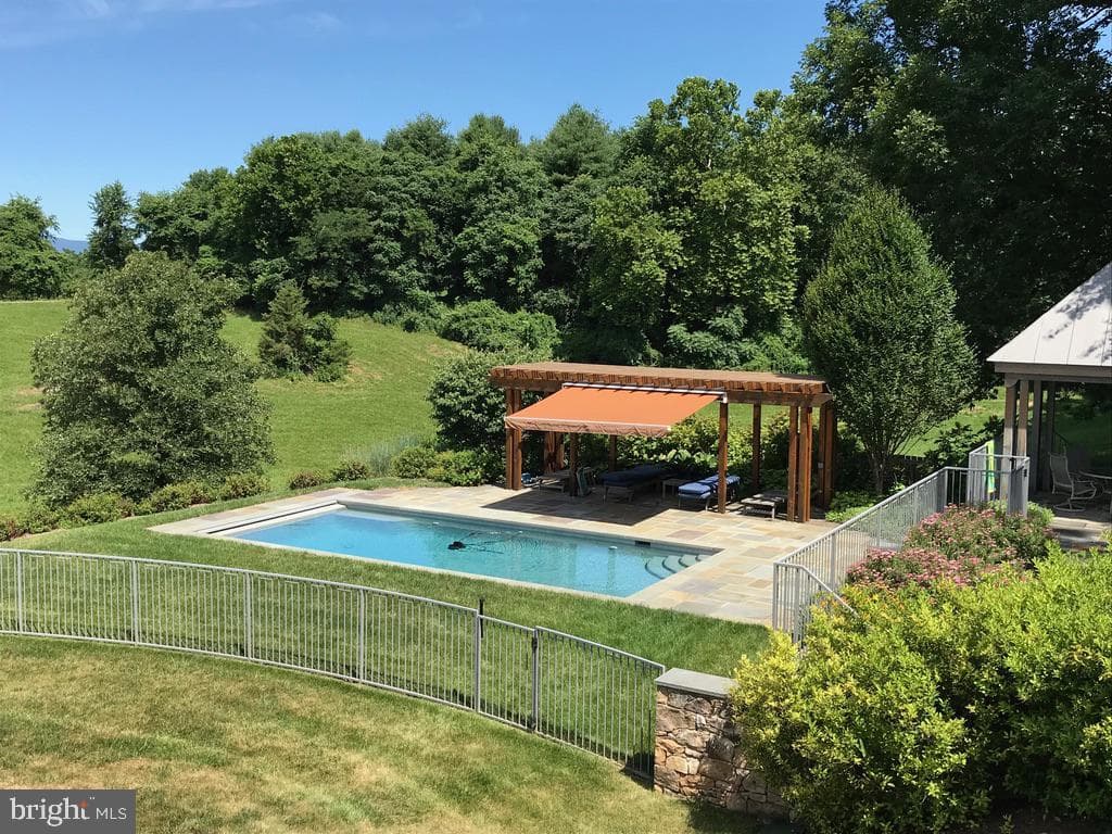 643 Richmond Road photo 6