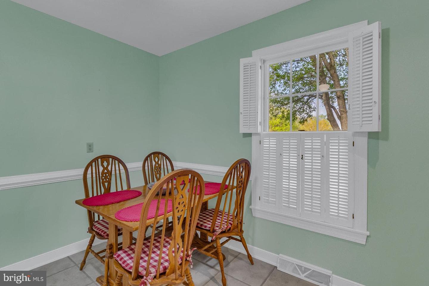 262 College Avenue photo 8