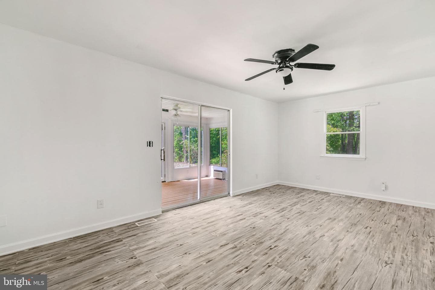 868 Simonson Road photo 17