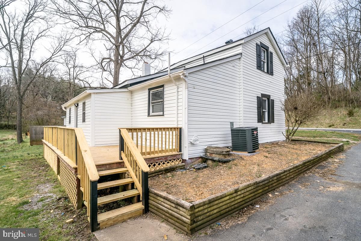 537 Straith Street photo 20