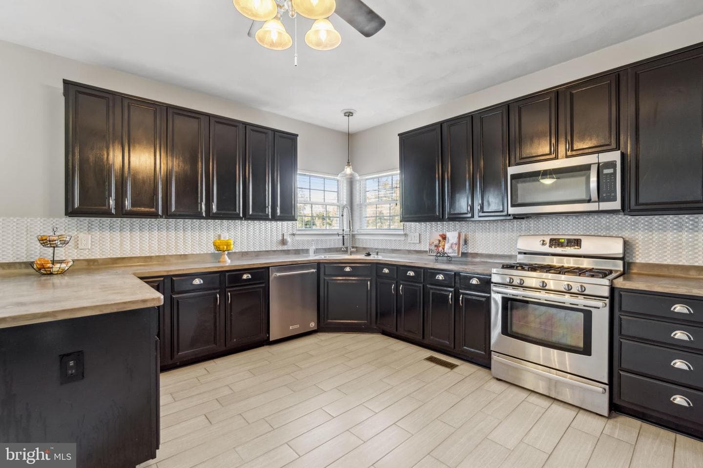 3113 Caroline Crescent photo 12