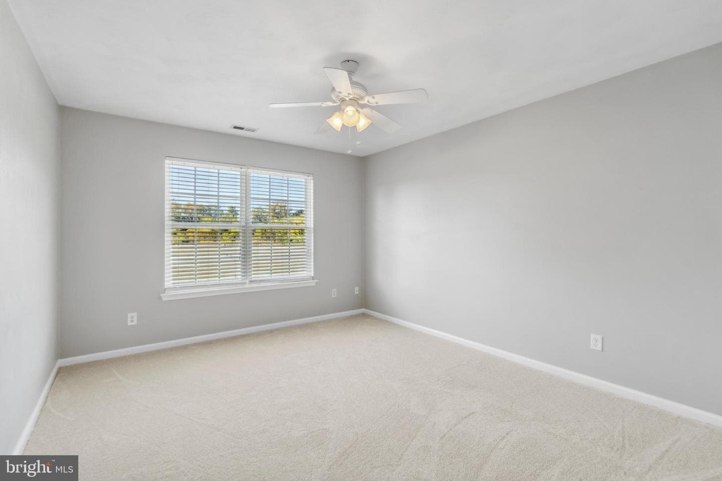 3113 Caroline Crescent photo 37