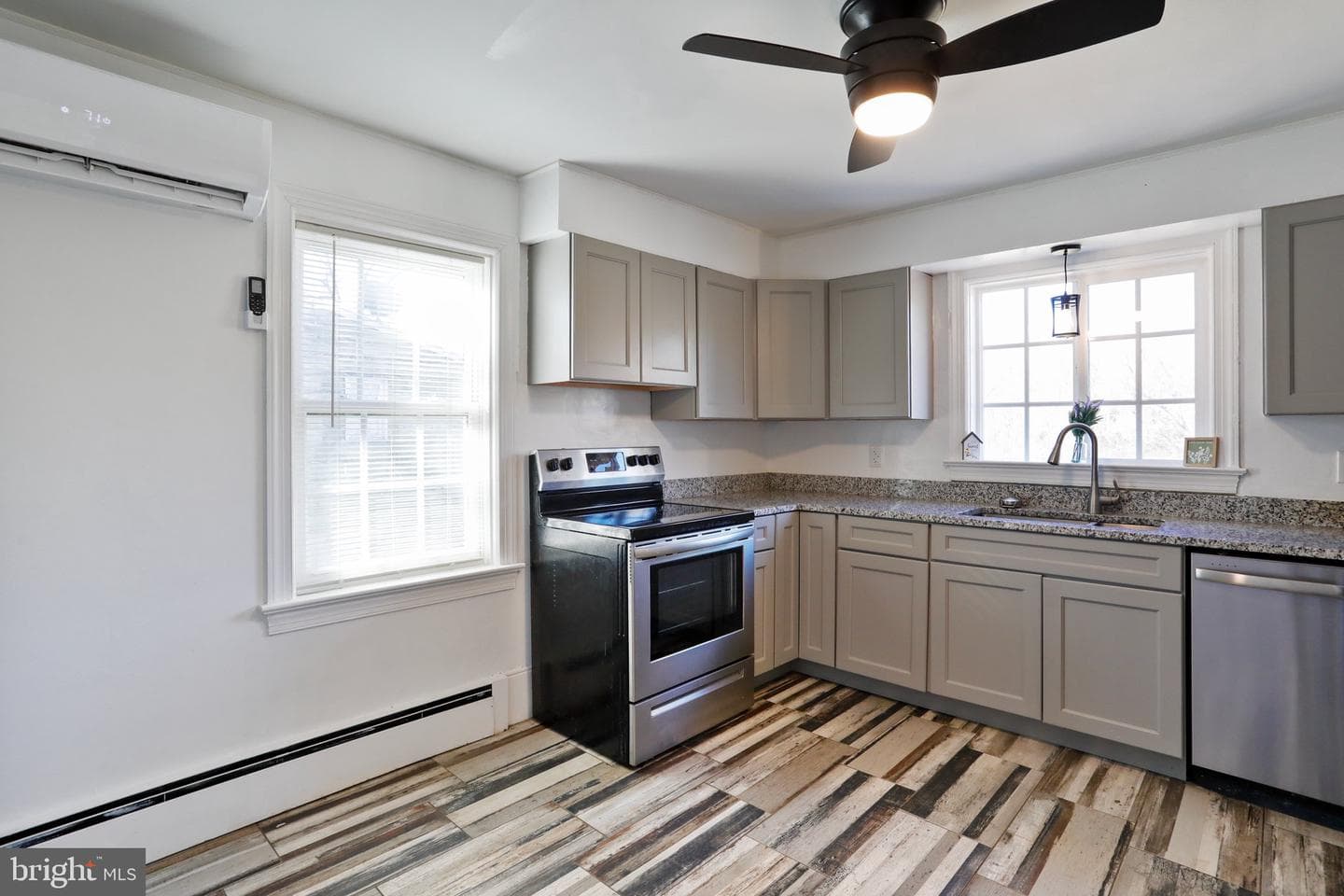 389 N Massanutten Street photo 11