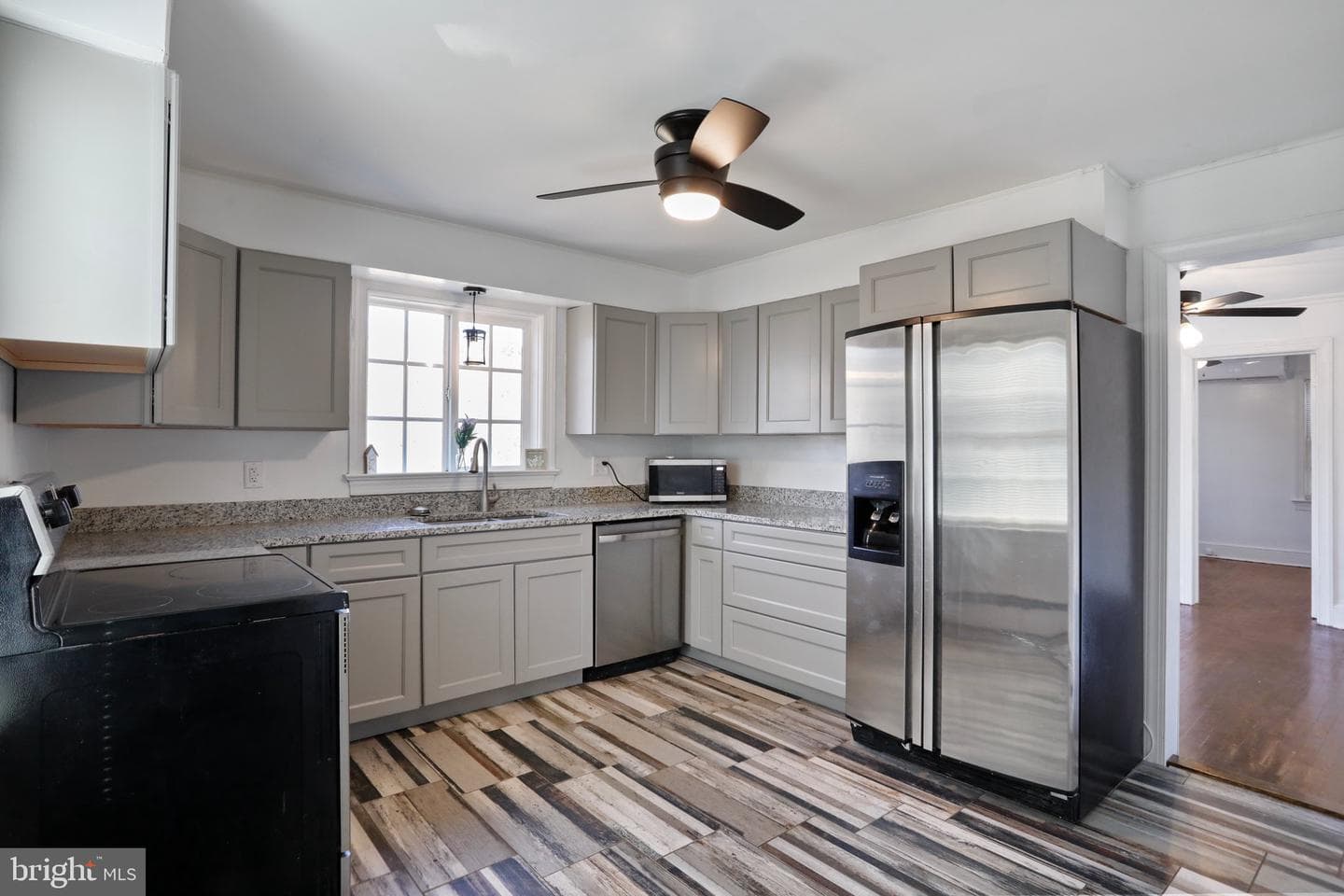 389 N Massanutten Street photo 8